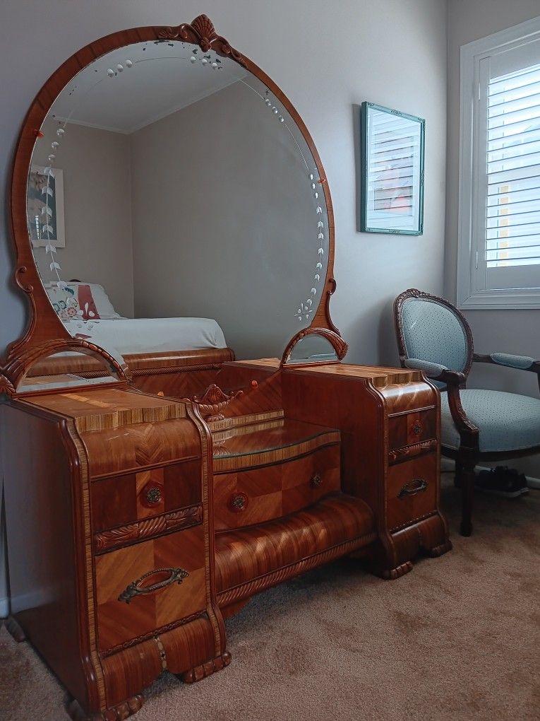 Antique Vanity Dresser