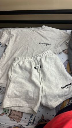 Essentials fear of god size L