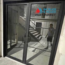 Storefront. Comercial Door 