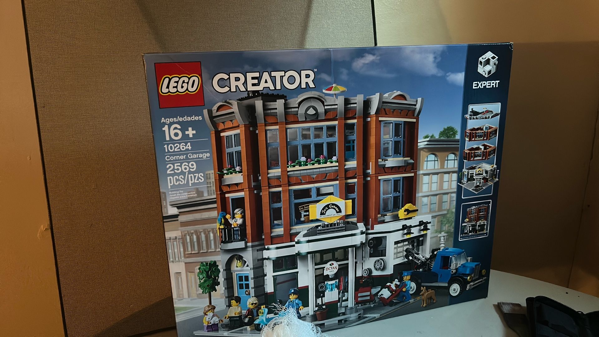 LEGO CREATOR SET NEW IN BOX MINT CONDITION CORNER GARAGE 10264