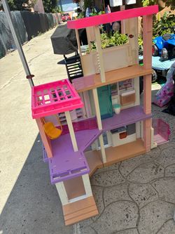 BEAUTIFUL BARBIE HOUSE 31 1/2 INCHES WIDE X 43 INCHES TALL