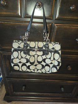CHELSEA SIGNATURE JAYDEN CARRYALL (COACH F17806)
