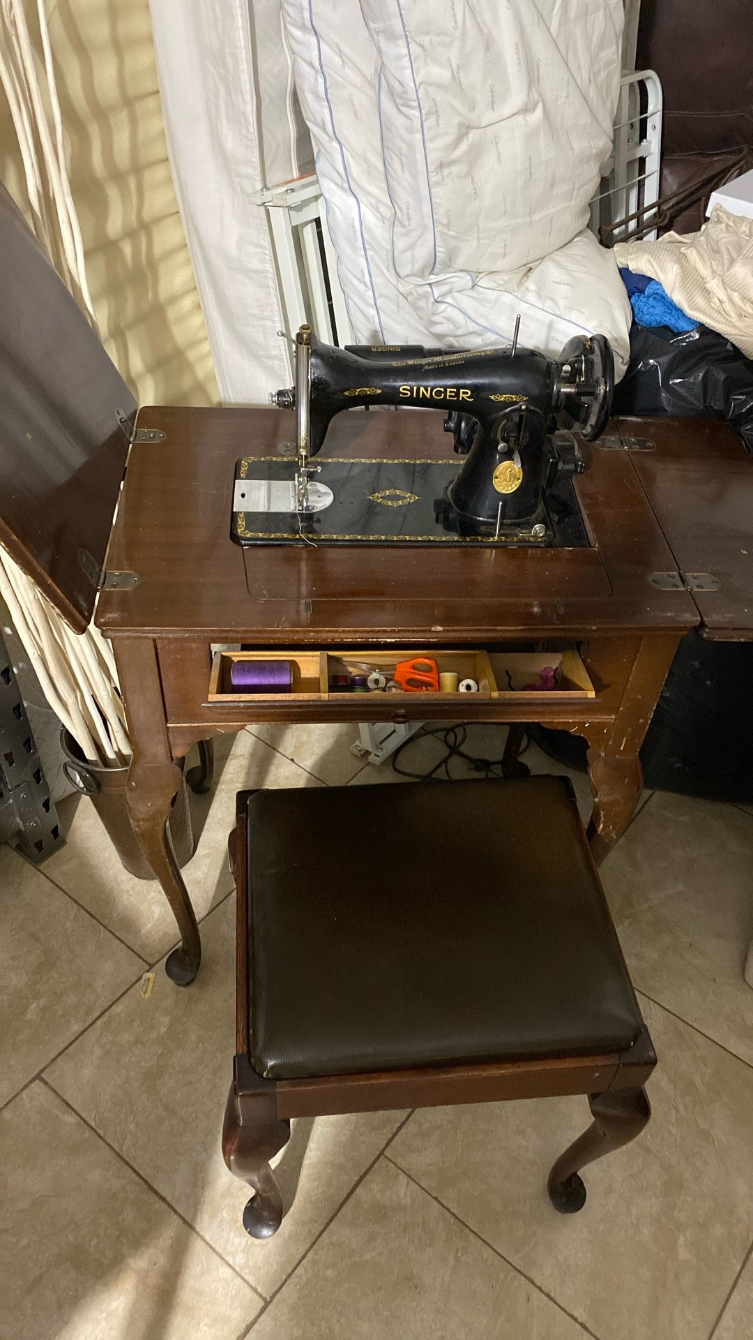 Singer sewing machine with your table and seat