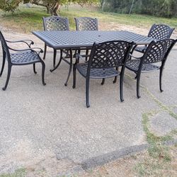 Patio Furniture Table and 6 Chairs