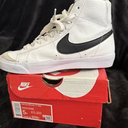 Nike Blazer Mid 77