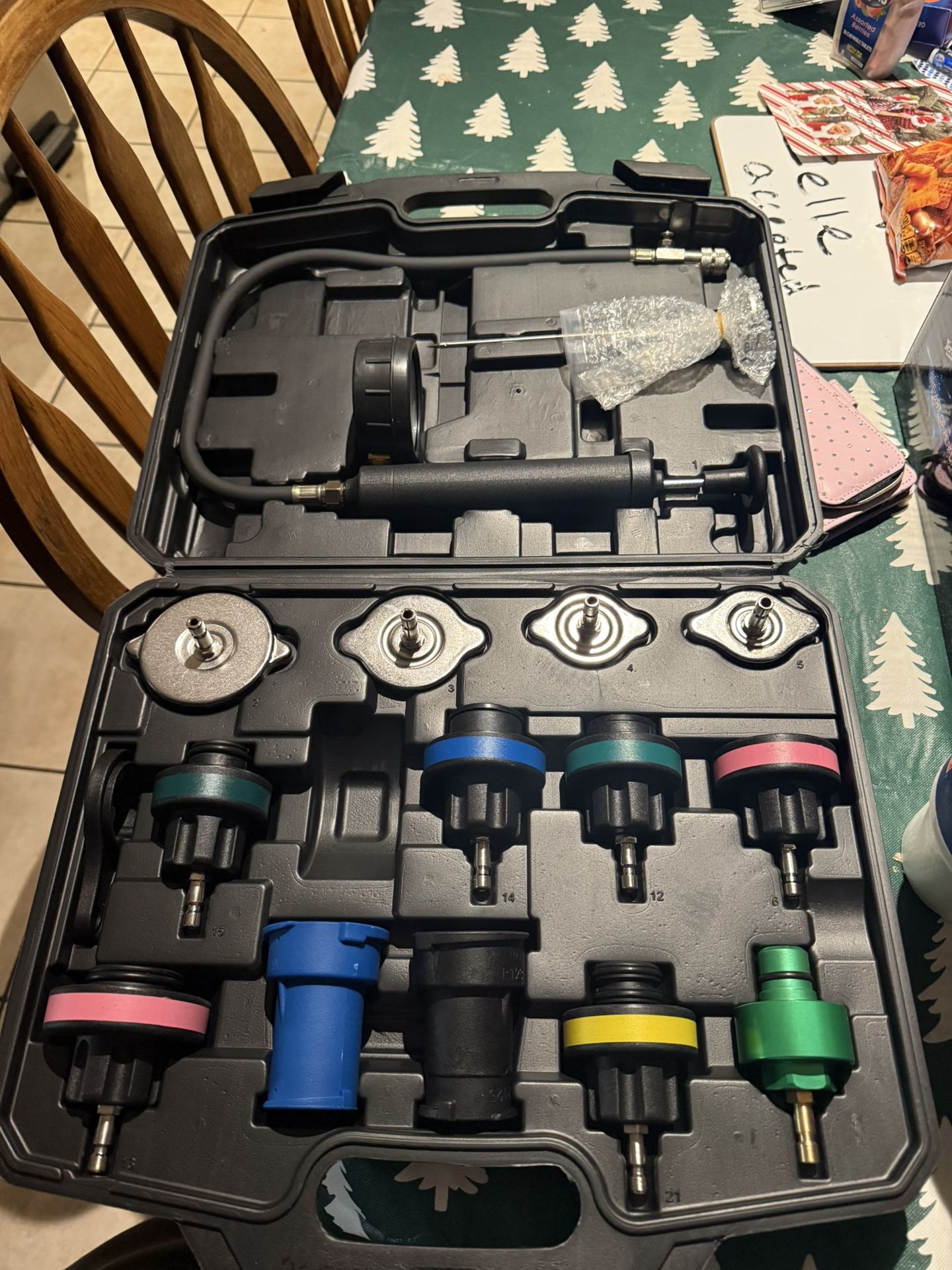 16 Pcs Universal Radiator Pressure Tester Kit,Coolant Pressure Tester kit with 13 Radiator Adapters,Precise Coolant Leak Detector for All Vehicle Cool