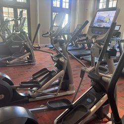 Precor 885 Efx Elliptical With P80 Touch Screen 