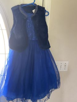 Navy blue girls size 4th like new only worn once.