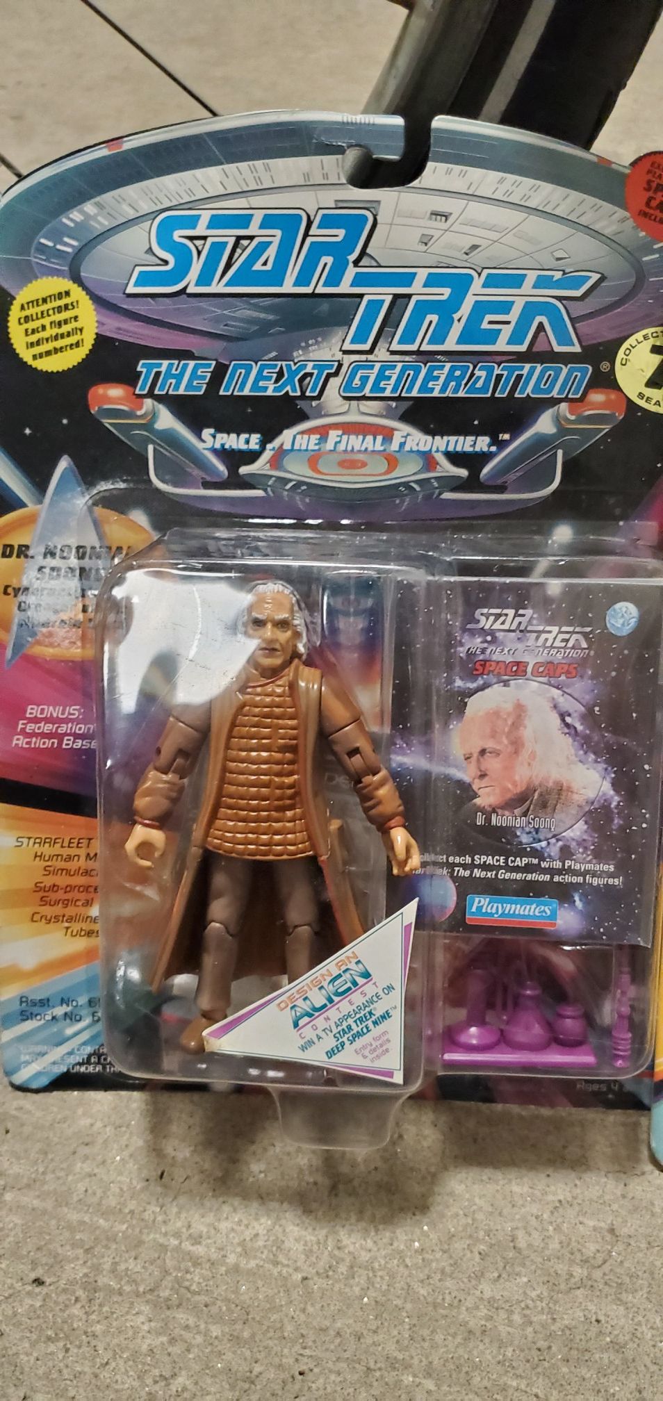 STAR TREK.......NEVER OPENED!!!