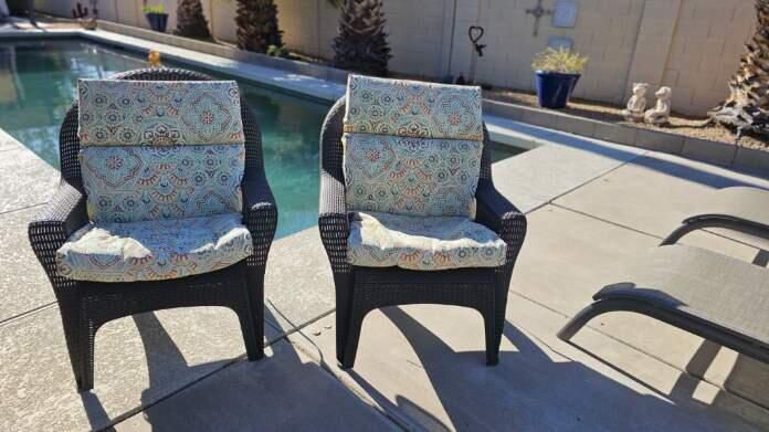 2 Resin Chairs With Cushions