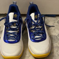  Steph Curry’s  Under Armor Shoes White,blue yellow Size 6.5 USA 