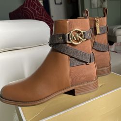 👁️NEW 6.5 Fit 7 Michael Kors Leather Booties $70 🎈