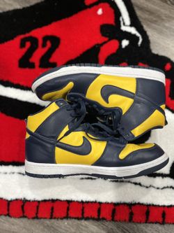 Nike dunk Michigan