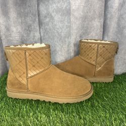 UGG Classic Mini Boots 