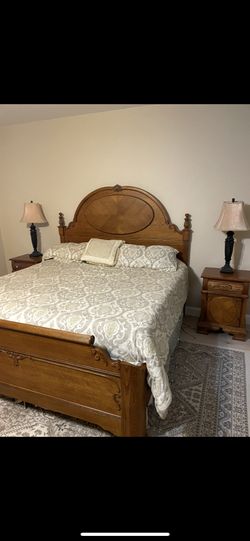 Vintage Bedroom Furniture Set (American Drew Quarter Sawn Oak)