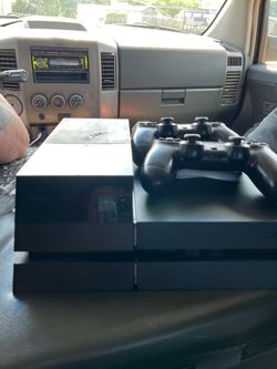 PS4 for sale with 2 controllers and comes with power cord