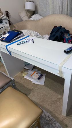 why High Desk, Beautiful For Any Space A Student Would Love It Has Glass On Top One Driver