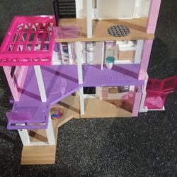 Barbie Dream House 