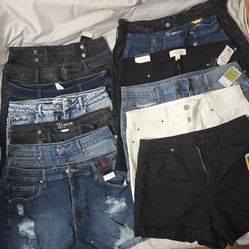 MOVING SALE!! 29pc Women's Jeans/Shorts Bundle Size 10-14/M-XL- Mostly NWT!
