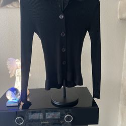 Women’s Tops/ Guess Sweater/ Beautiful/ Great Deal