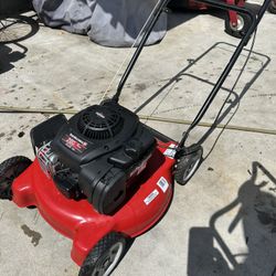 YardMachine Push Mower READ DESCRIPTION 