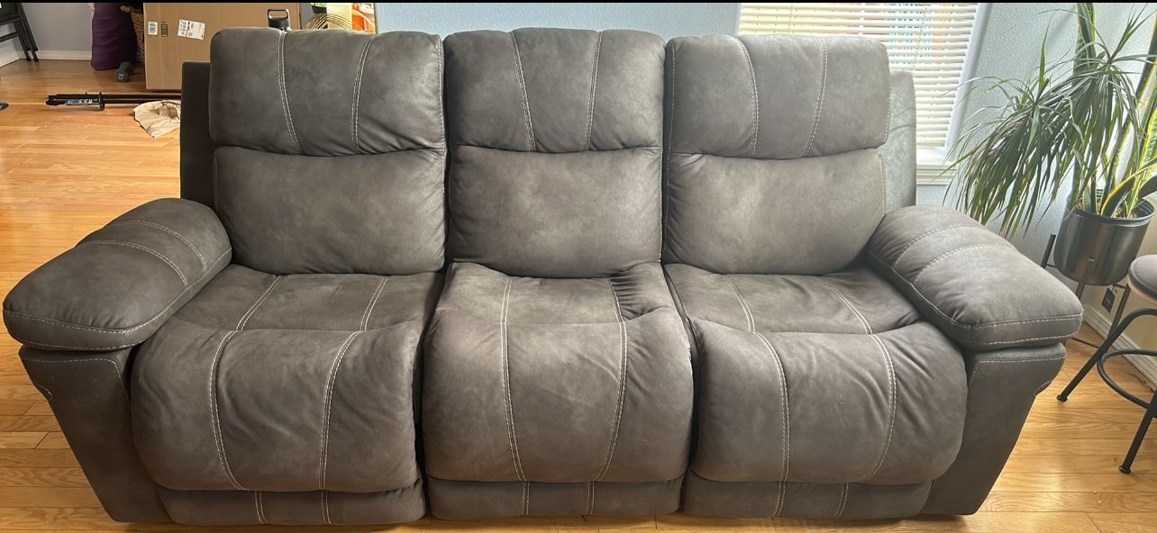 Power Reclining Sofa with USB Charging Ports
