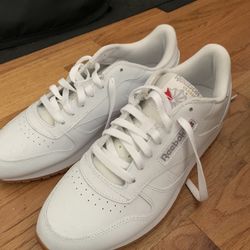 Classic White Reeboks Size 10