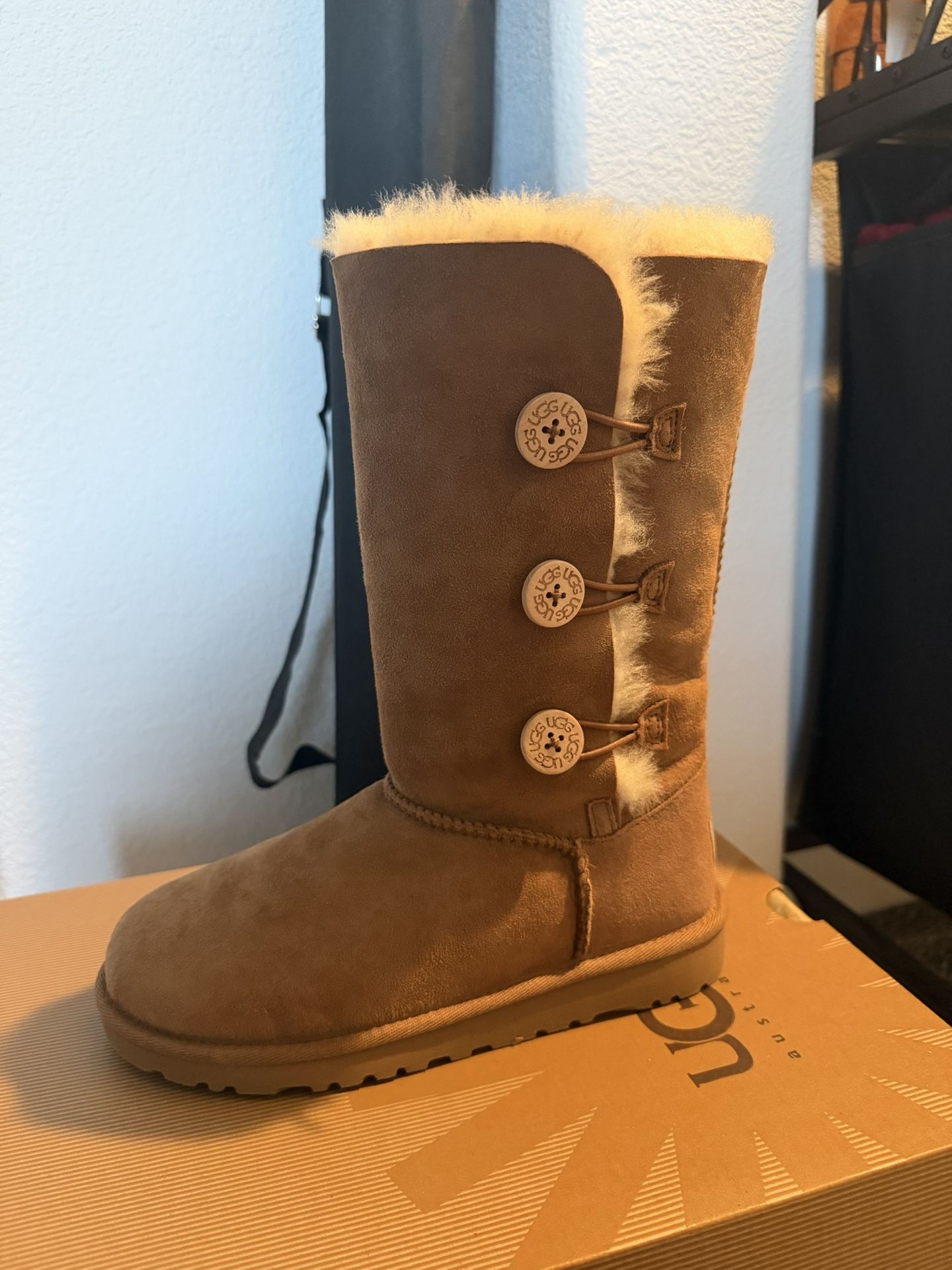 Knee High Uggs Boots