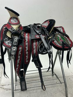 Monturas charra para caballos 100% piel de la mejor calidad y con excelentes diseños  Con todos sus accesorios incluidos  + cincho  + cabezada o corre