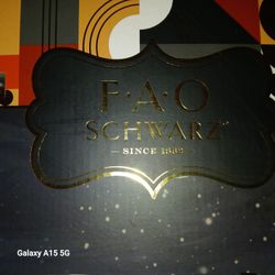 NEW FAO SCHWARZ TOY ELECTRONIC TRAIN SET 