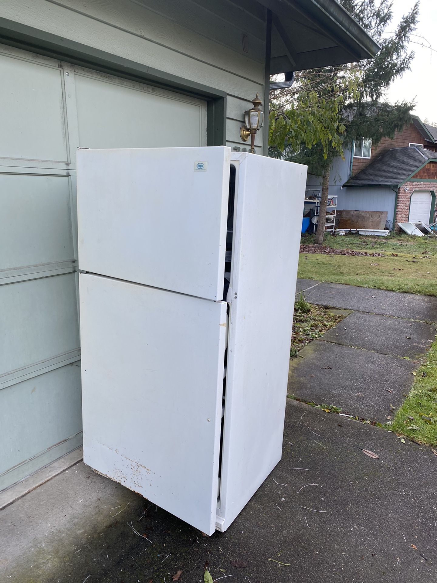 Garage/shop Fridge ***Pending Pickup