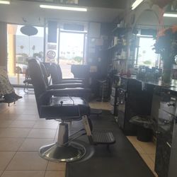 Rento Silla De Barber Y Cosmetologas Favor De Llamar