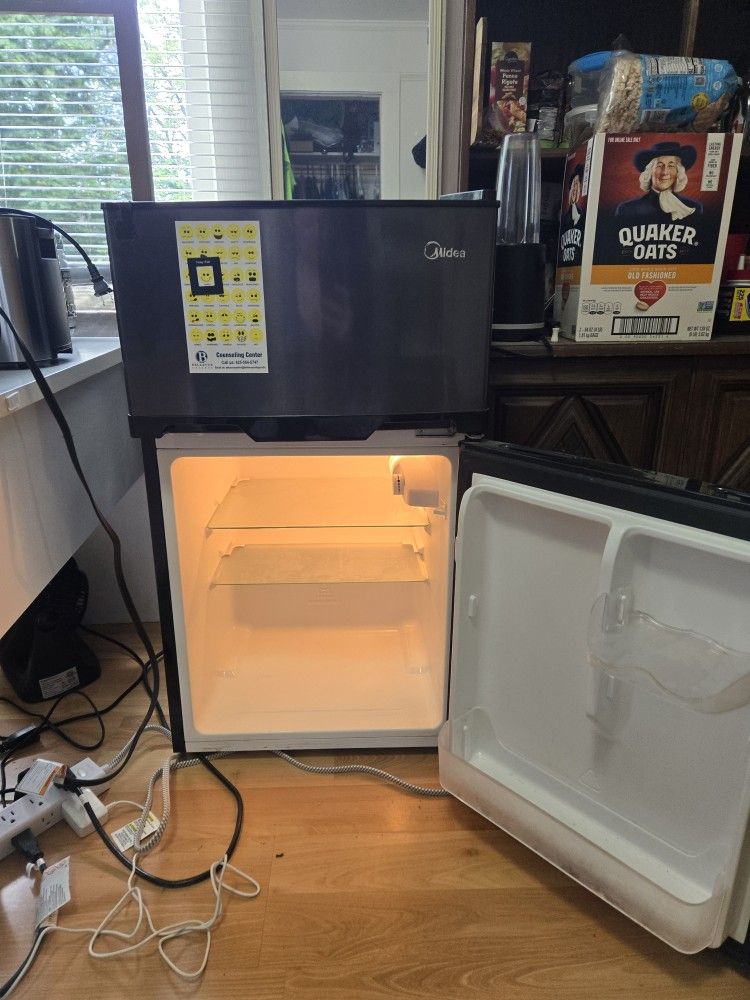 Mini Double Door Frdige with Freezer