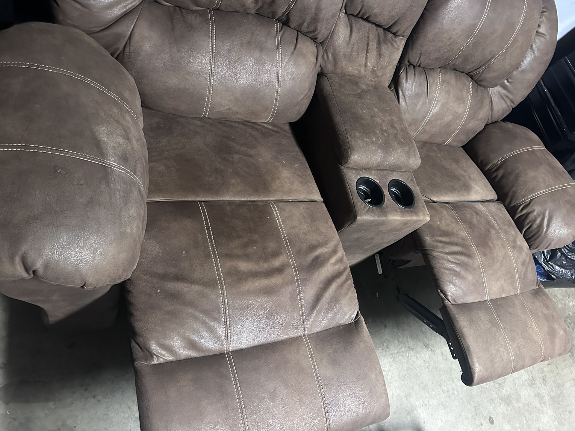 Reclining Couch With Cup Holder