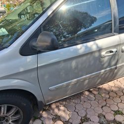 2005 Crystler Van Town And Country