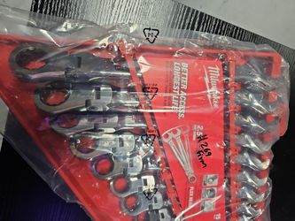 Milwaukee 144-Position Flex-Head Ratcheting Combination Wrench Set SAE (15- Piece) for Sale in Los Angeles, CA - OfferUp