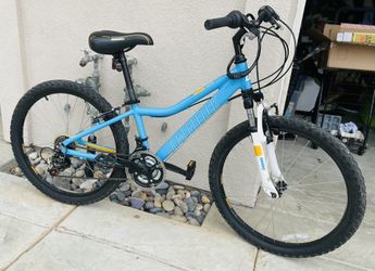 Diamondback 2018 lustre online 24 girls bike blue