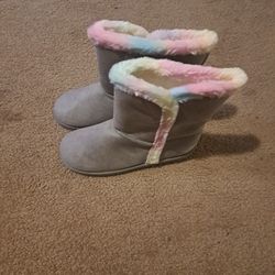 Grey Boots With Pastel Fur