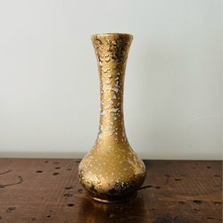 Vintage Bel-Terr China U.S.A. 22k Gold Finished Bud Vase Approx. 6.5” Tall
