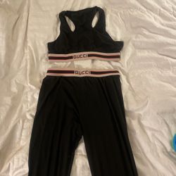 Workout outfit, leggings, and sports bra GUCCI very soft material Fits Like A Medium/large