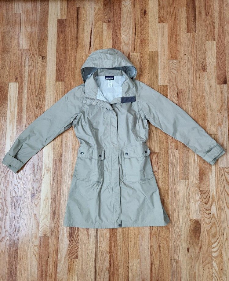 Women's Patagonia Rain Jacket Medium Size