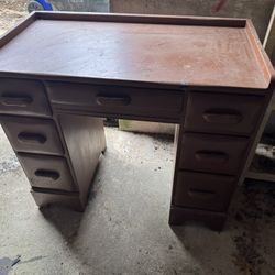 Wooden Desk Free