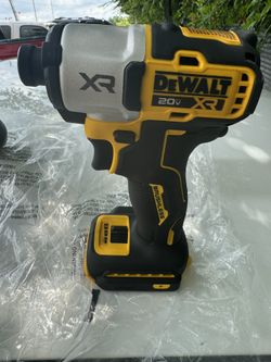 DEWALT 20 volt Maximum XR Cordless Brushless 1/4 Inch 3 Speed Impact Driver Tool Only