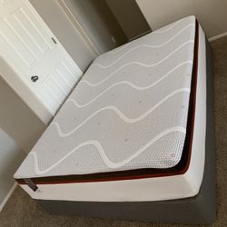 QUEEN MATTRESS MEMORY FOAM AND FREE BOX SPRING