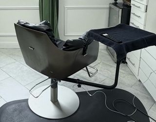 Salon chair