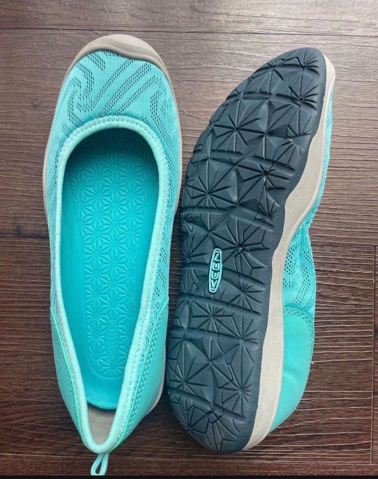 New Woman’s Flats Keen, Size 5