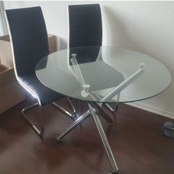 Glass Table And Chairs 