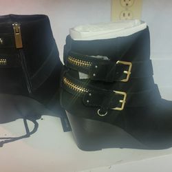 Womens DOLCE VITA Black Boots, Size 7.5