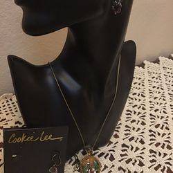 NWT Cookie Lee Set Photo Locket, Necklace & Matching Earrings 