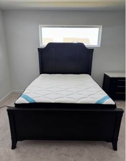 Ashley Welltern Queen Panel Bed - Black
